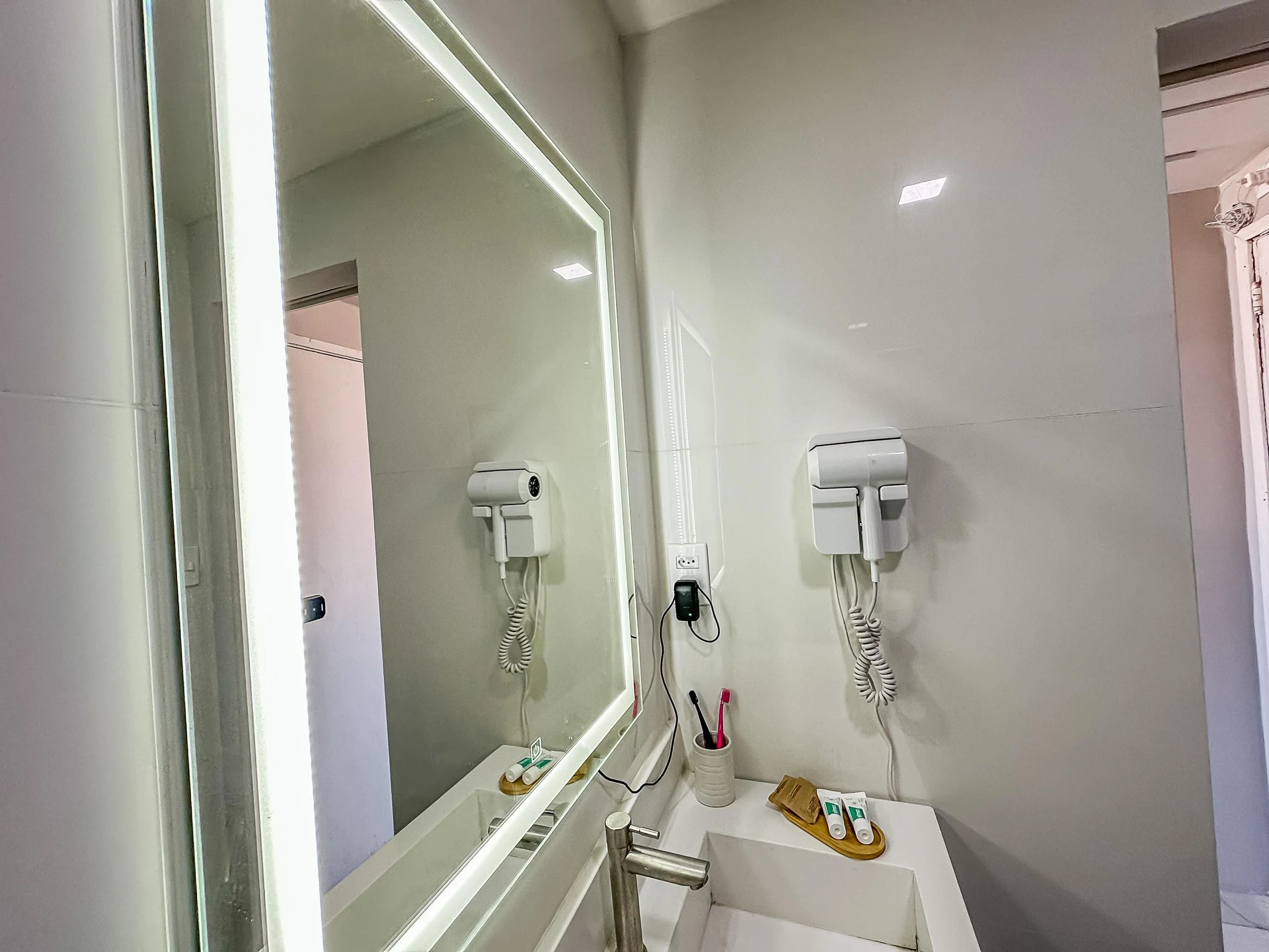 Furnished studio with 1 bedroom and 1 bathroom — photo 34