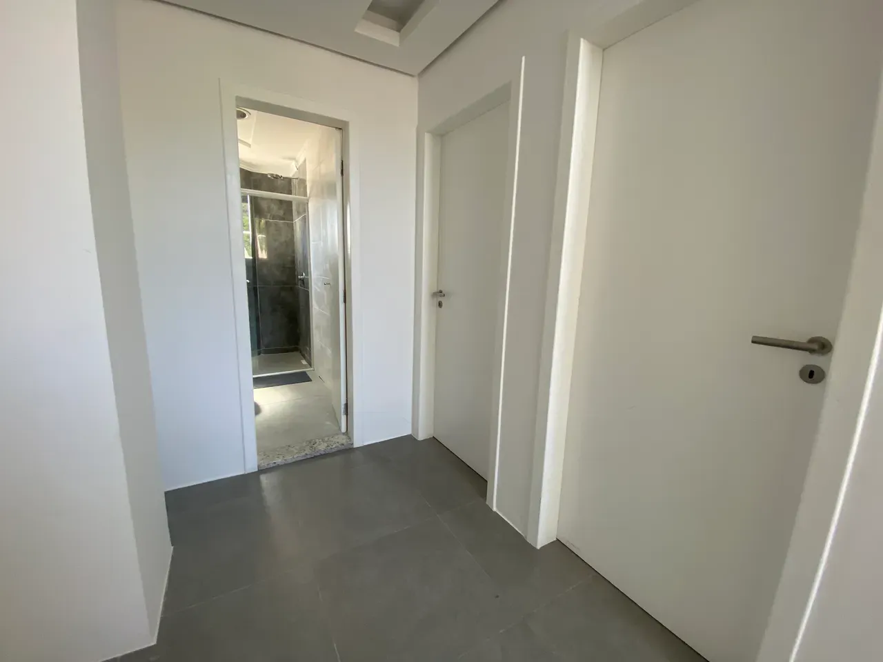 Floor-to-ceiling windows in a 3-bedroom house, 230 m² — photo 19