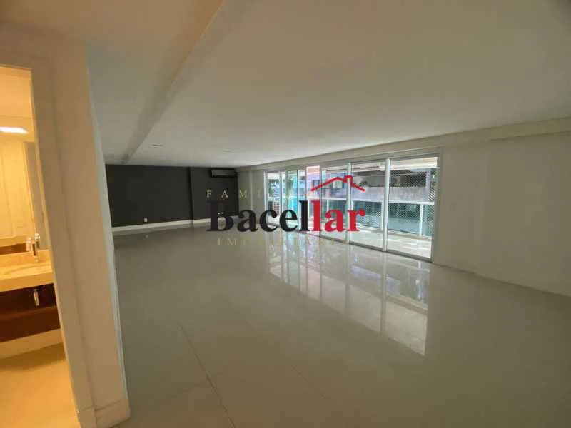 Apartamento con 4 suites y 229 m² con cocina cerrada — photo 19