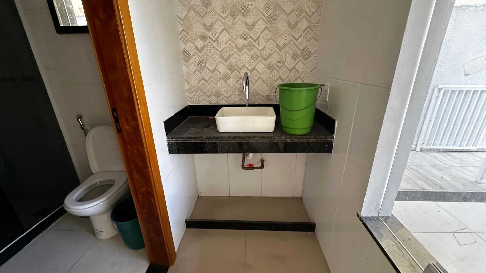 Casa com 4 quartos e 3 suítes, 2 vagas de garagem — photo 48