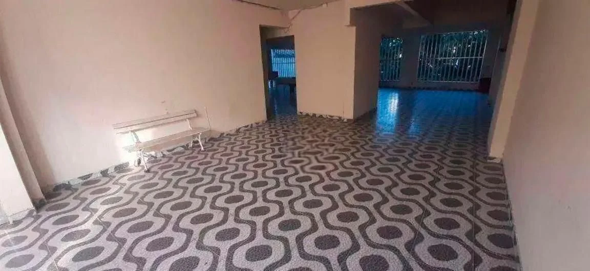 Unfurnished 2-bedroom apartment with a closed kitchen — photo 9