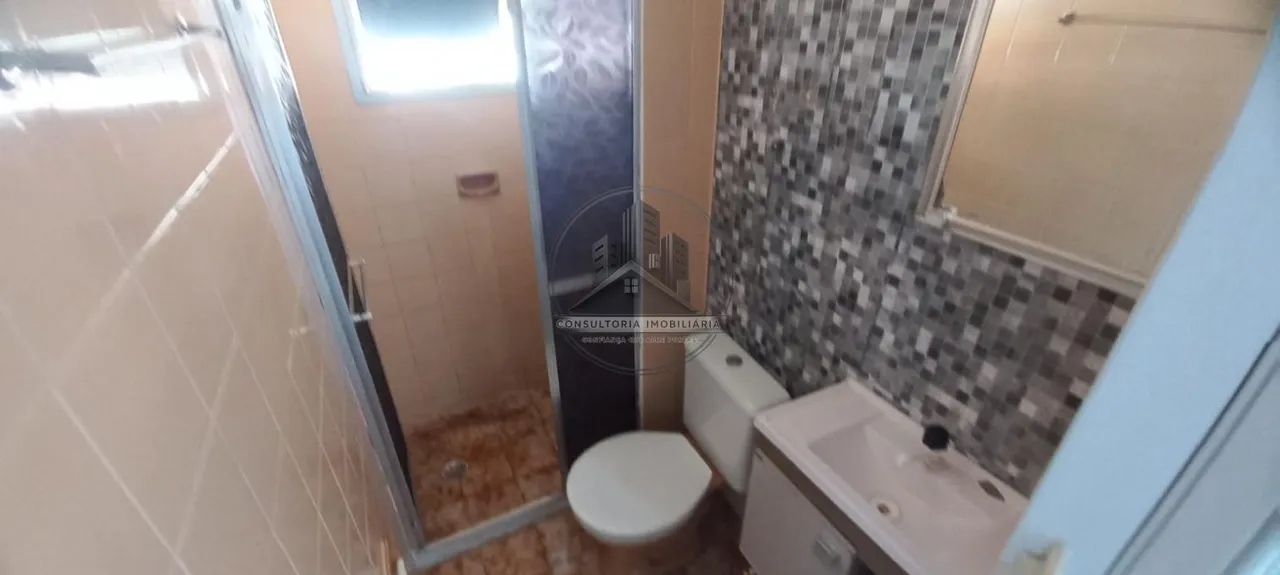 Apartment with 2 bedrooms and a glass shower enclosure — photo 9