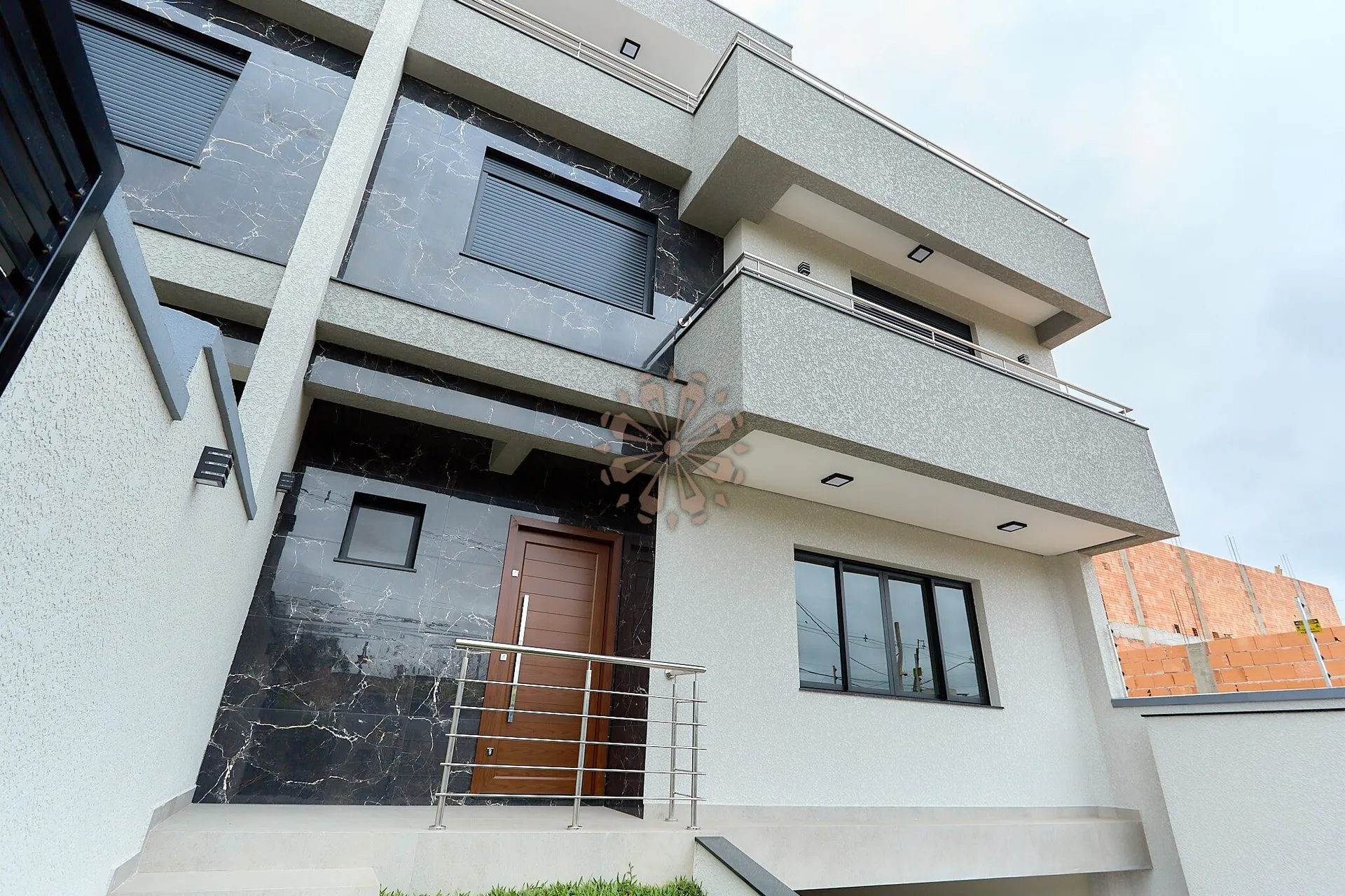 House with 4 bedrooms, 3 bathrooms and 3 parking spaces — photo 2