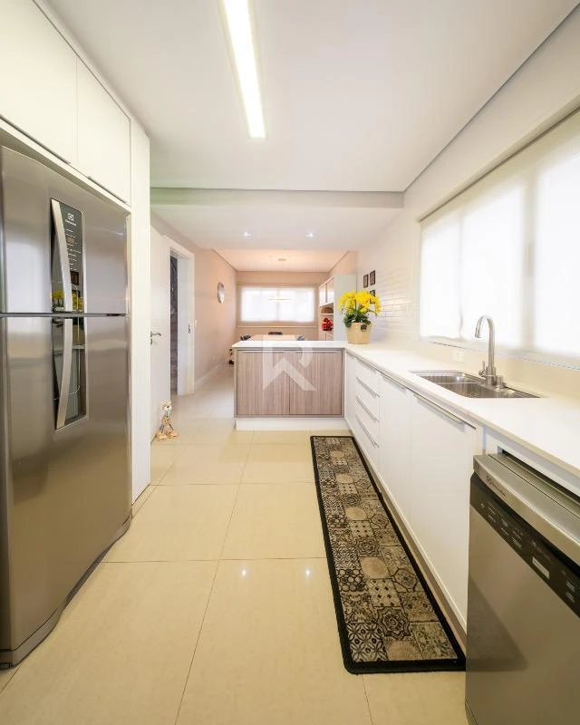 Furnished house, 400 m², with a bathtub — photo 10