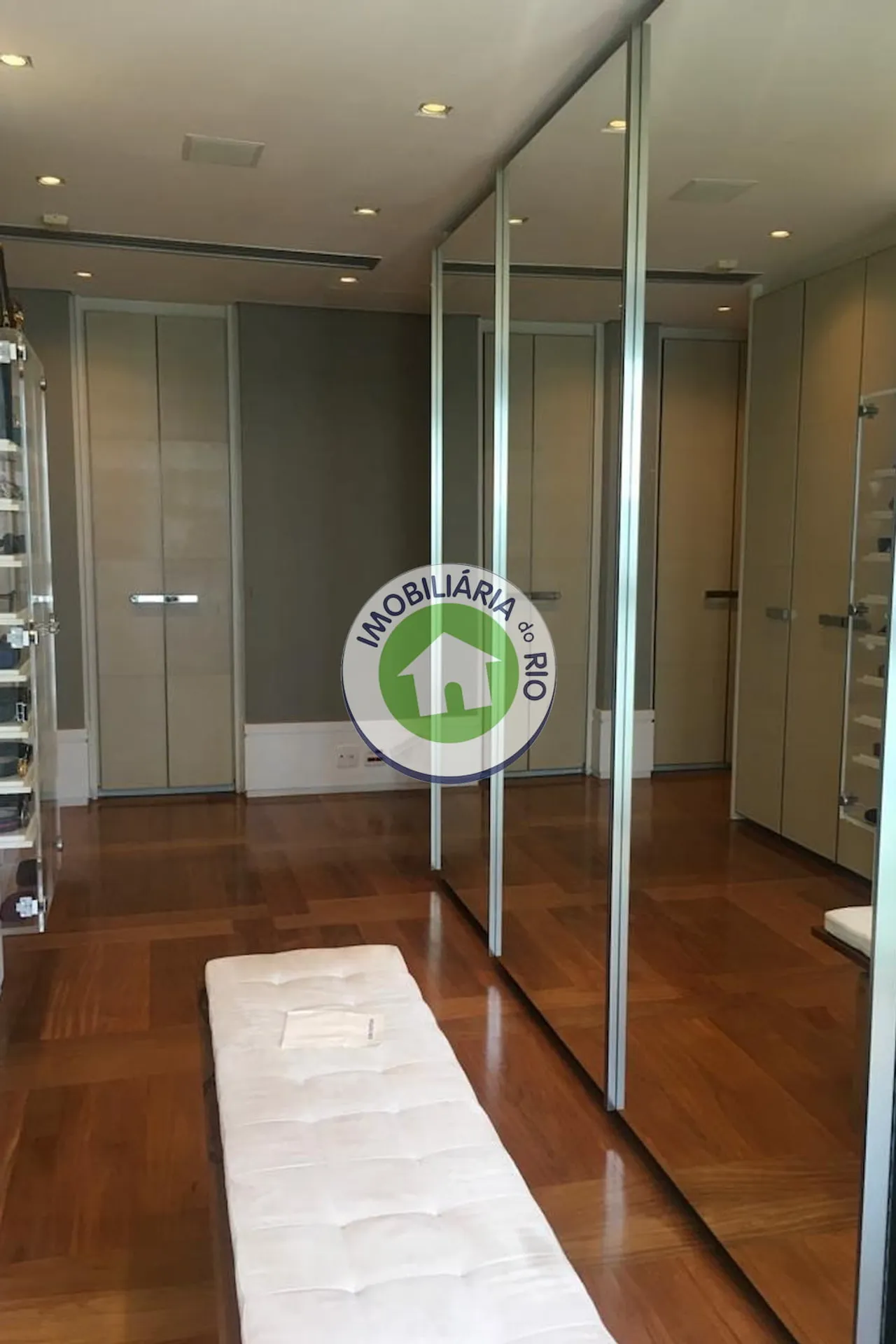 Apartamento mobiliado com 3 dormitórios e 5 banheiros — photo 40