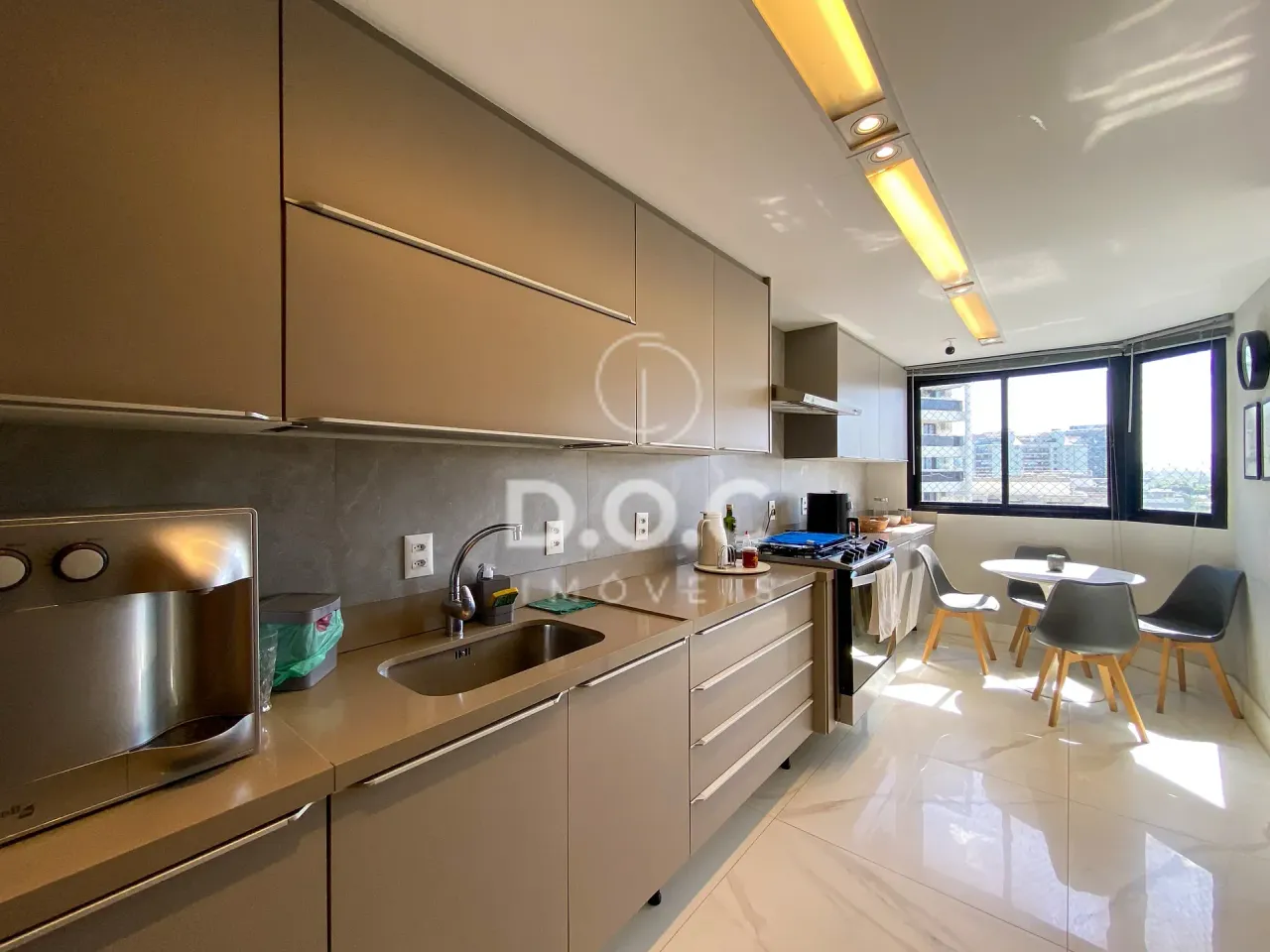 143 m² apartment with open-plan gas kitchen and 3 suites — photo 16