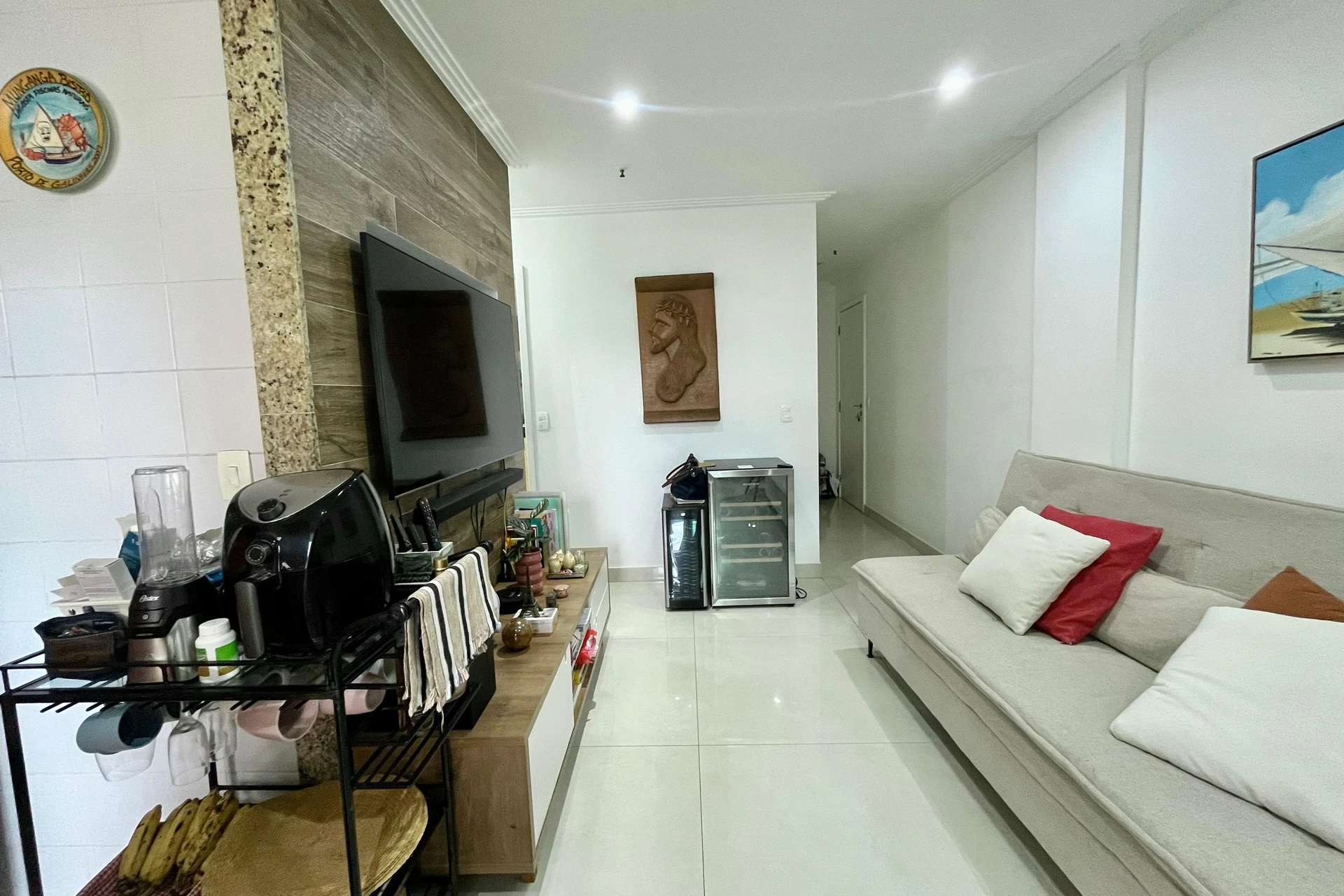 Furnished 1-bedroom apartment with pet-friendly policy — photo 32