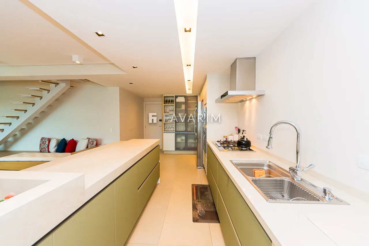 Furnished duplex apartment with an enclosed balcony — photo 4