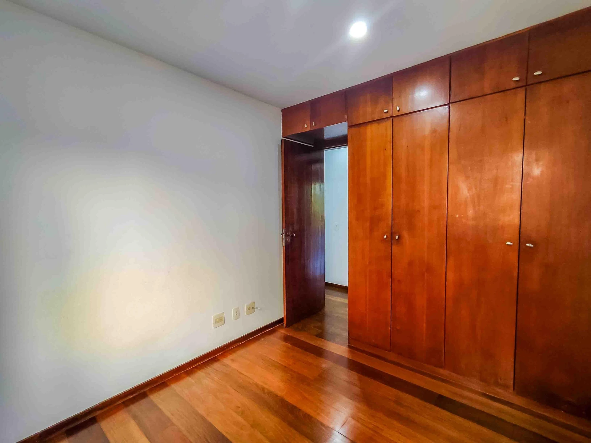 Apartamento sem mobília com 3 quartos e área de lavanderia — photo 47