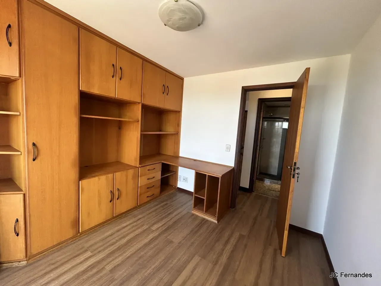 2-bedroom, 2-bath apartment with water and city view — photo 5