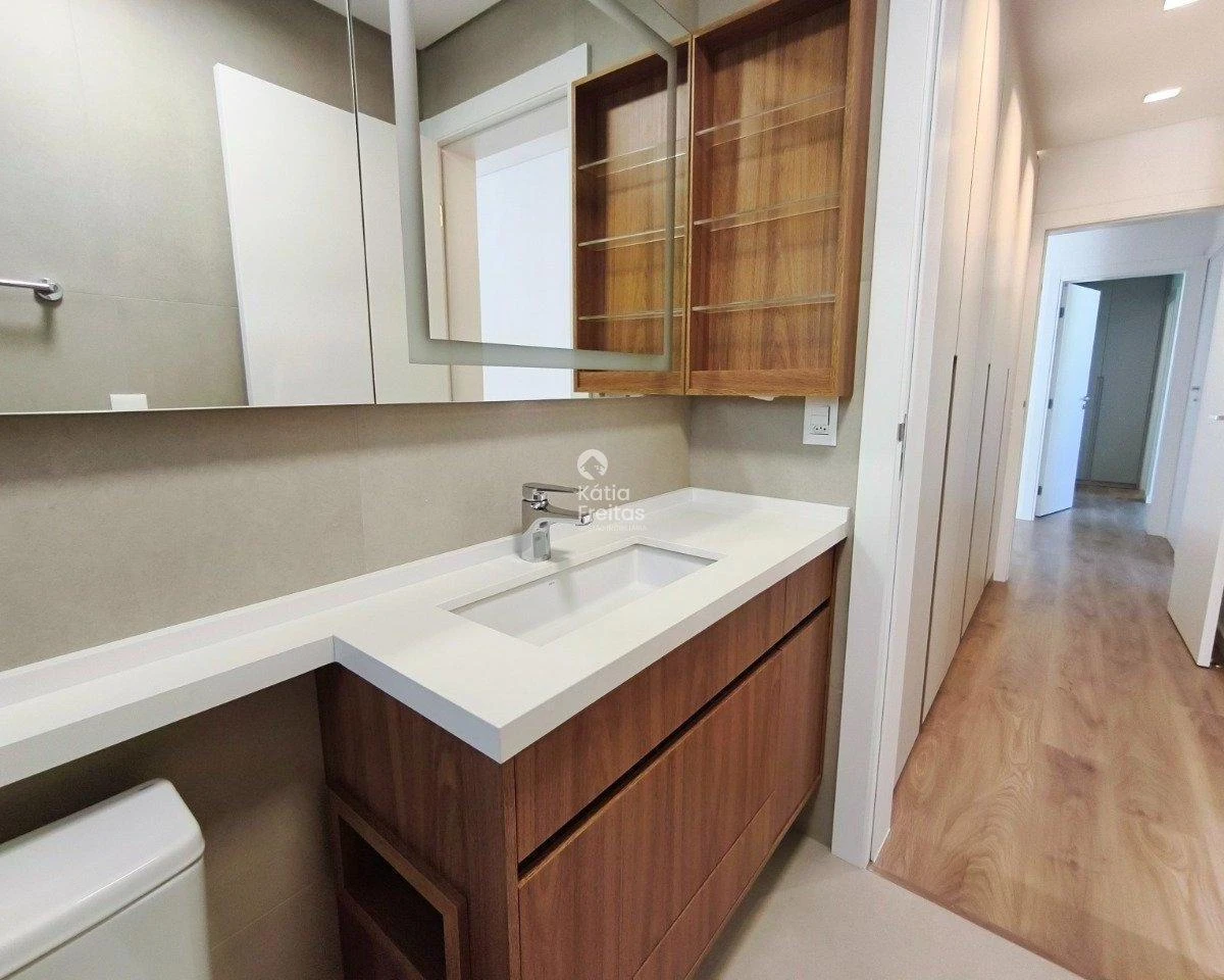 132 m² unfurnished apartment with 3 en-suites — photo 26