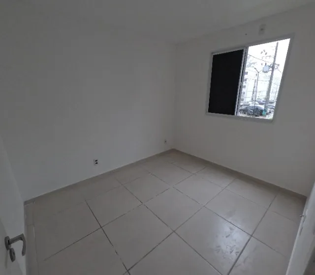 Apartamento sem mobília com cozinha separada e varanda — photo 11