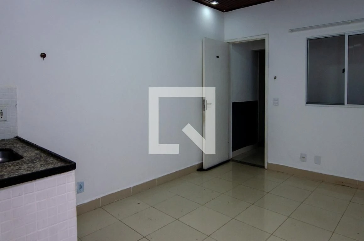Unfurnished 1-bedroom apartment with a washing machine — photo 20