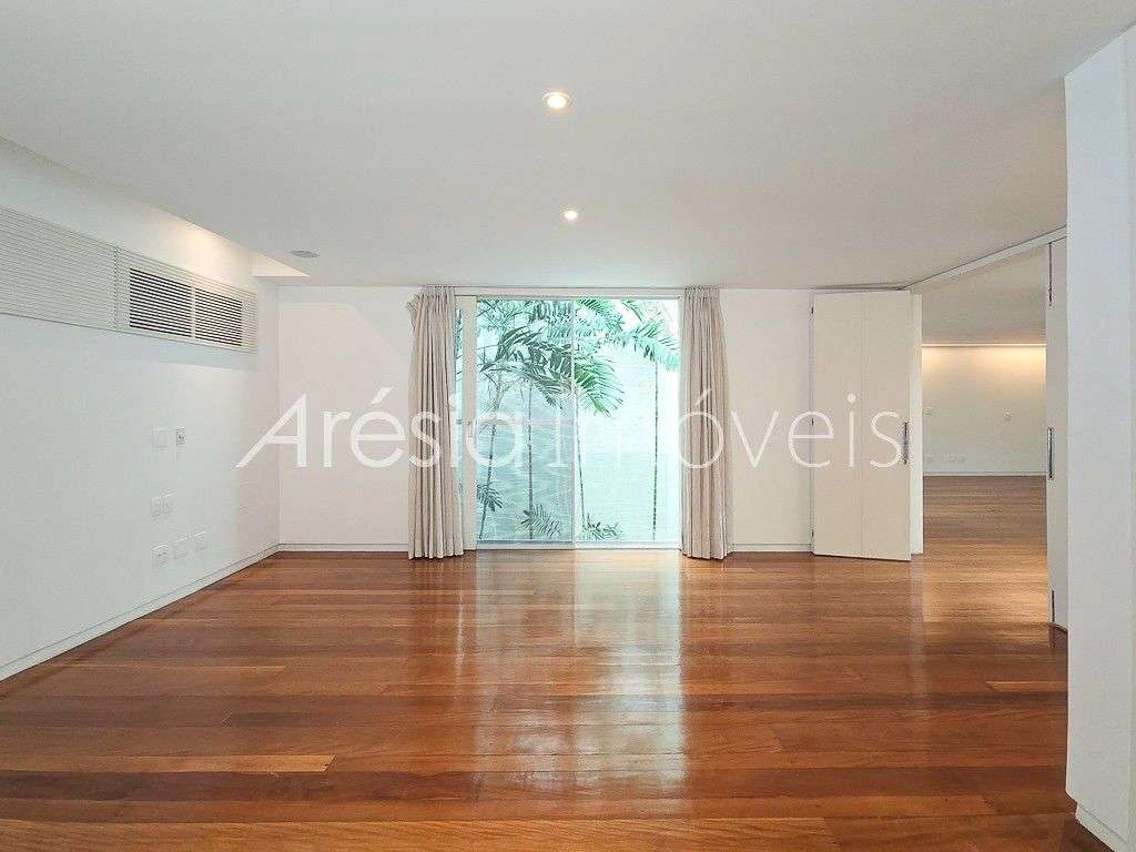 House with 3 en-suite bedrooms and 8 bathrooms 1100 m² — photo 19