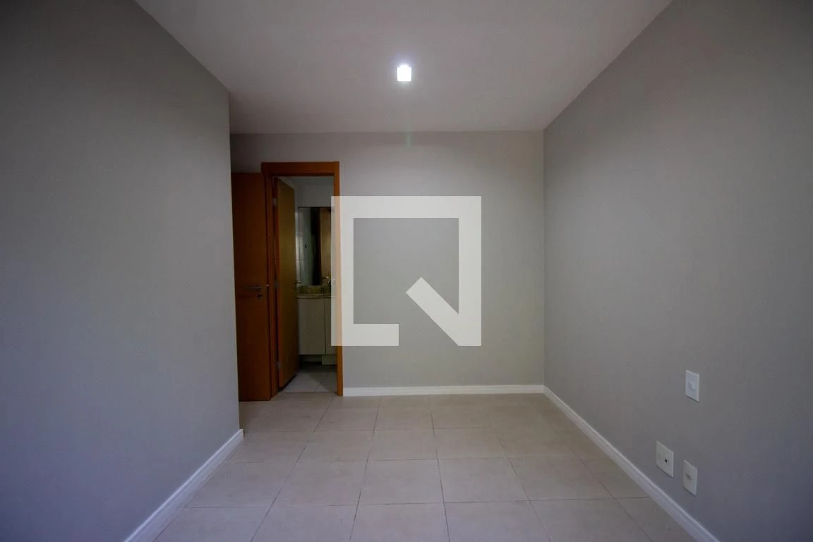 Rental apartment with 2 bedrooms and condo pool access — photo 18