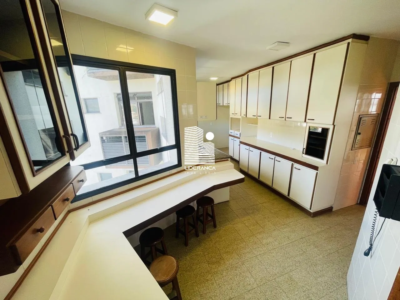 350 m² apartment with 3 en-suite bedrooms and 3 parking — photo 17