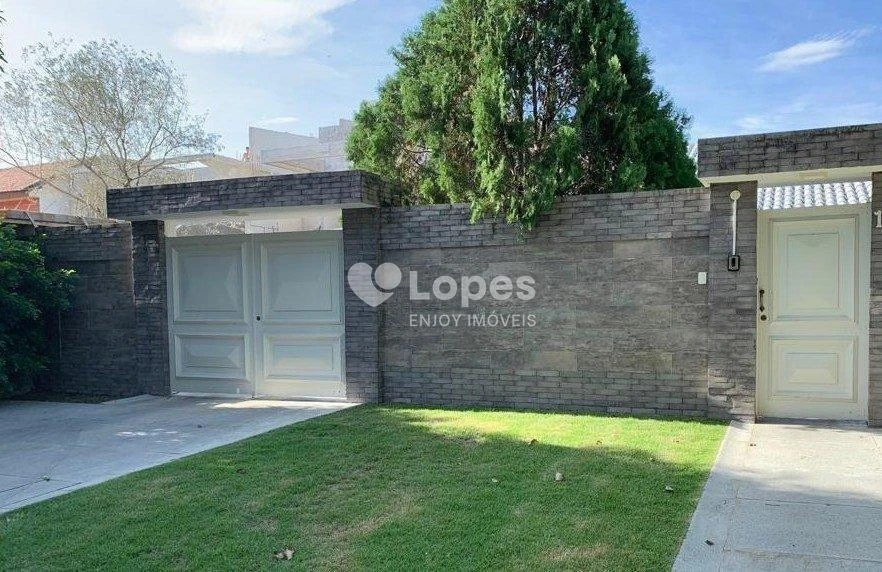 Furnished house, 330 m², with a glass-enclosed balcony — photo 22