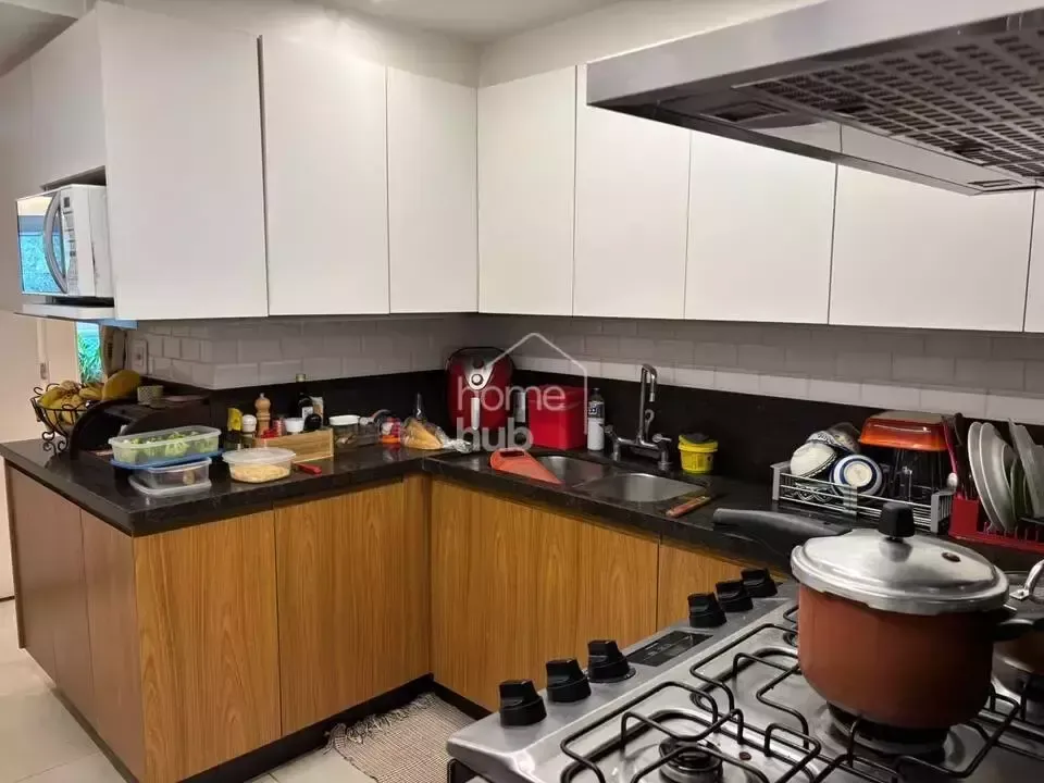 Furnished apartment, 169 m², with a glass-enclosed balcony — photo 17