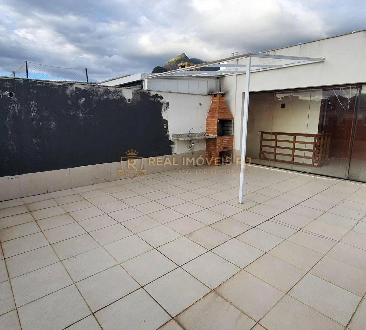 Unfurnished apartment with 3 bedrooms and 2 bathrooms — photo 40