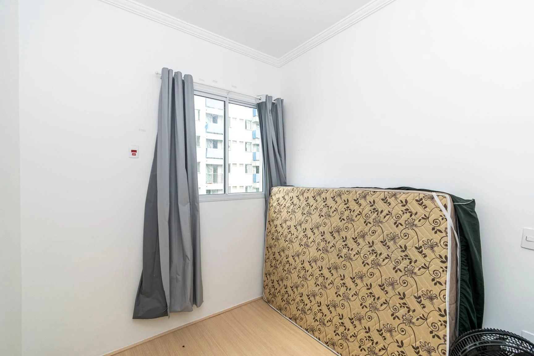 One-bedroom apartment with a washing machine — photo 12