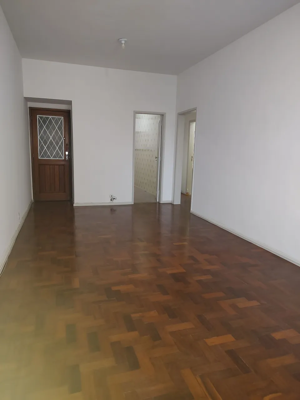 Apartamento de 2 quartos com piso de madeira ou laminado — photo 16