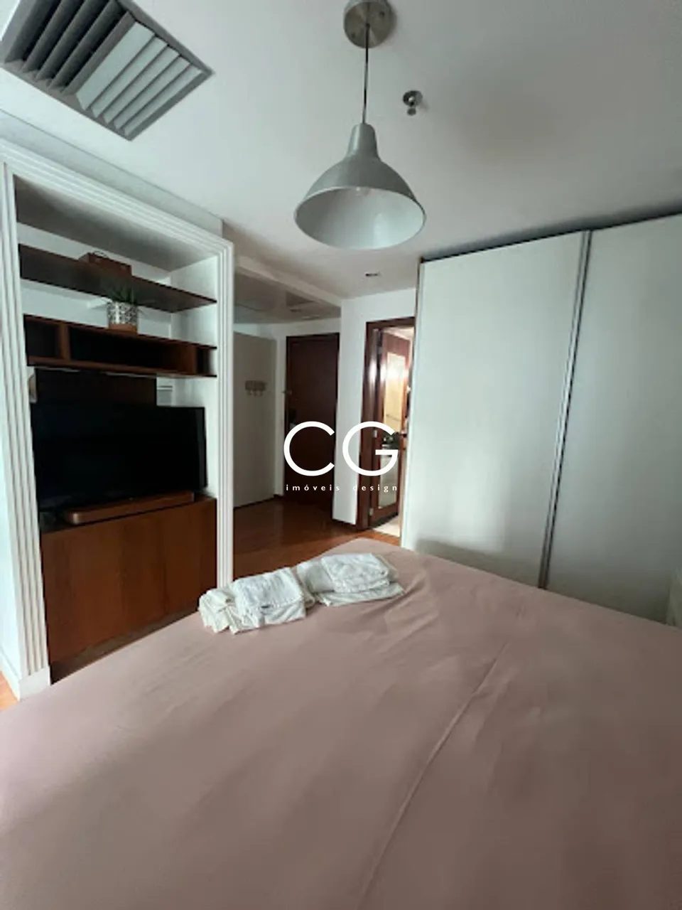 Furnished 1-bedroom apartment with glass-enclosed balcony — photo 12