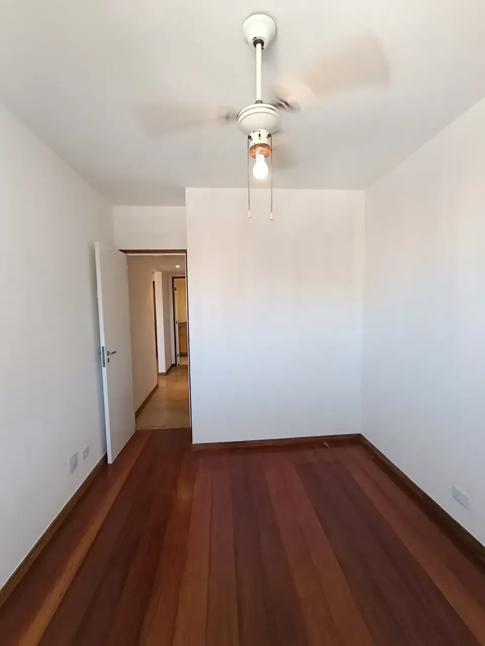 Unfurnished 2-bedroom apartment with a balcony — photo 8