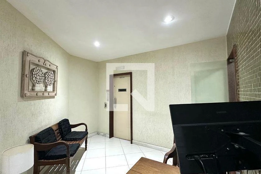 Glass-enclosed balcony in a 4-bedroom apartment, 113 m² — photo 50