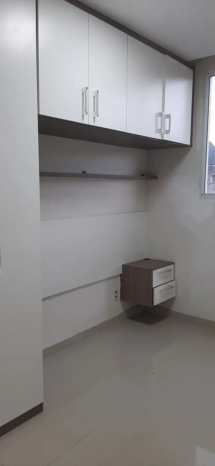 3-bedroom apartment in a building with a pool