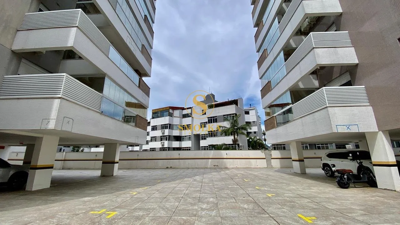 Balcony with a grill in a 2-bedroom apartment, 75 m² — photo 75