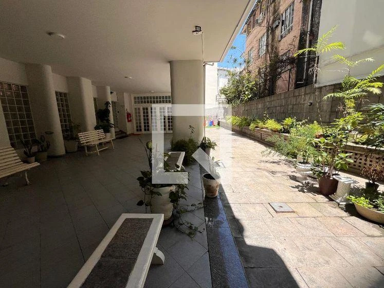 Wood or laminate floors in a 2-bedroom apartment, 80 m² — photo 8
