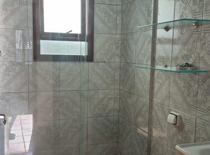 House with 3 bedrooms and an en-suite — photo 3