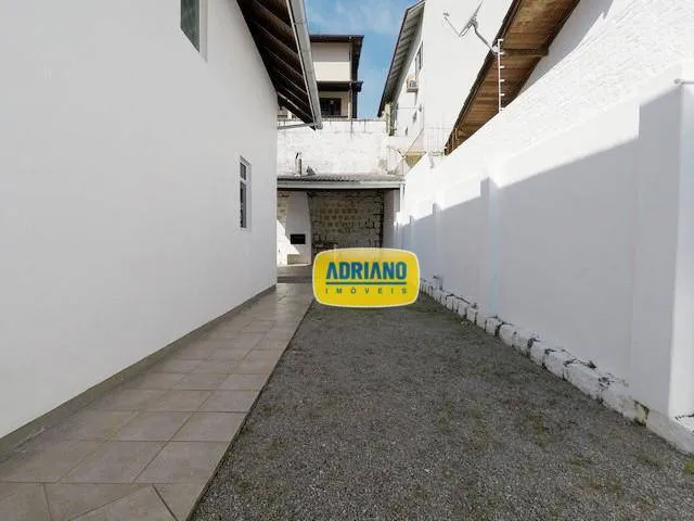 Bathtub in a 3-bedroom house, 150 m² — photo 21