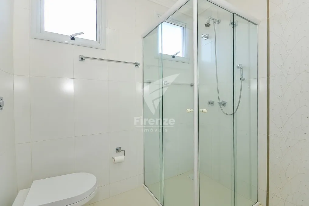 424 m² house with 3 en-suite bedrooms and 4 parking spots — photo 38