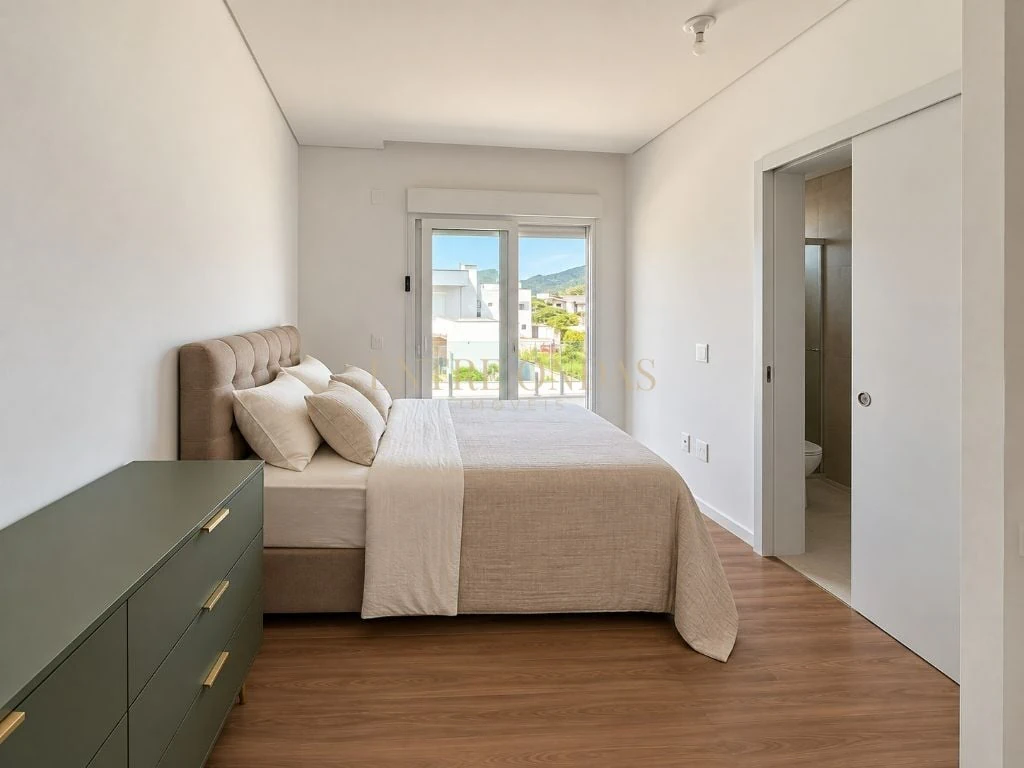 Собственный бассейн и 5 спален: дом 278 м² — photo 21