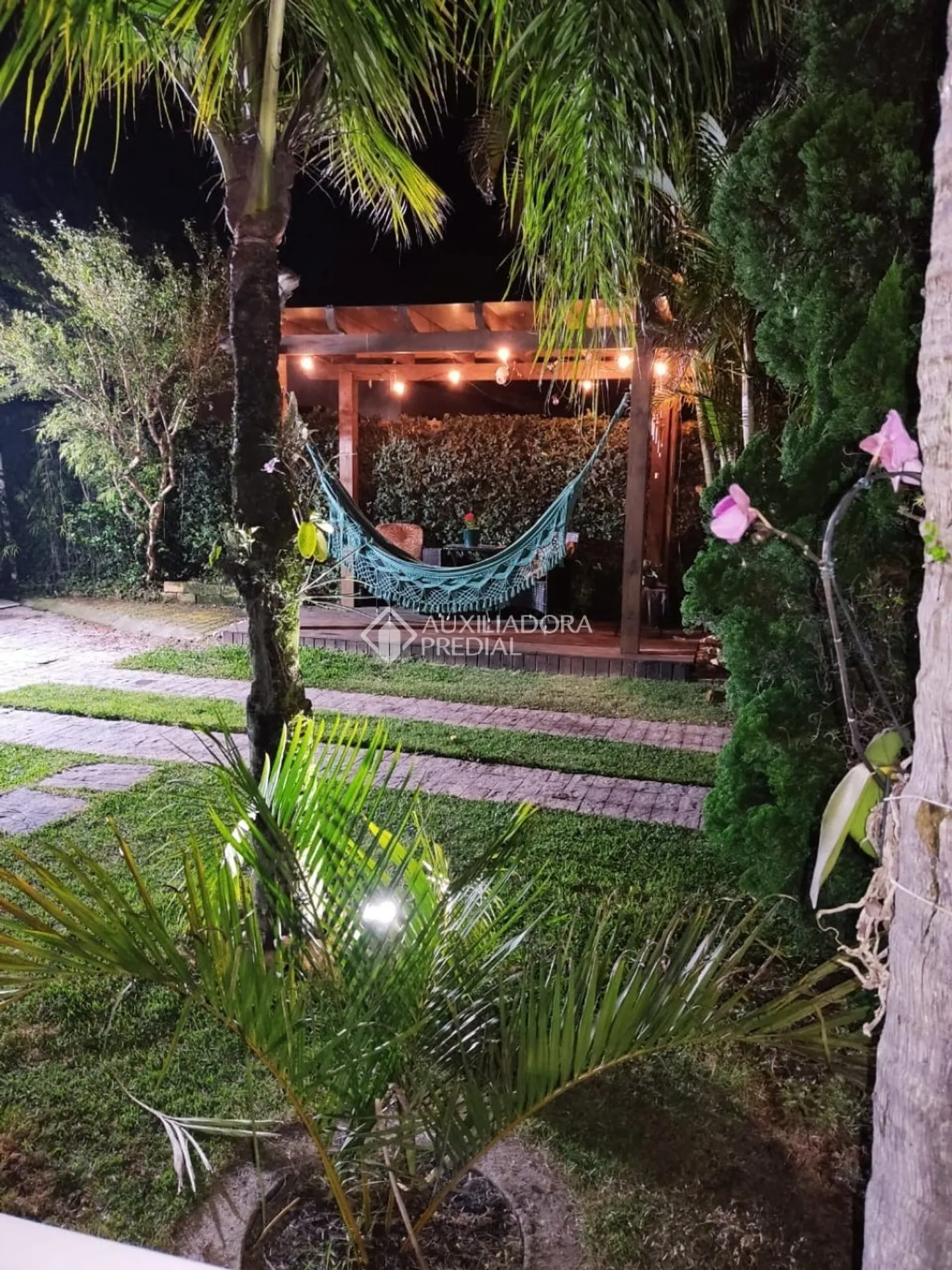 Furnished house, 295 m², with a fireplace — photo 11