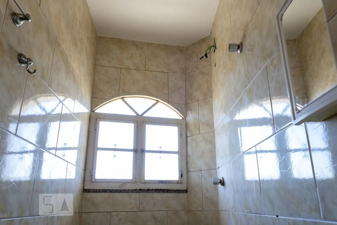Unfurnished studio with 1 bedroom, 1 bathroom and laundry — photo 22