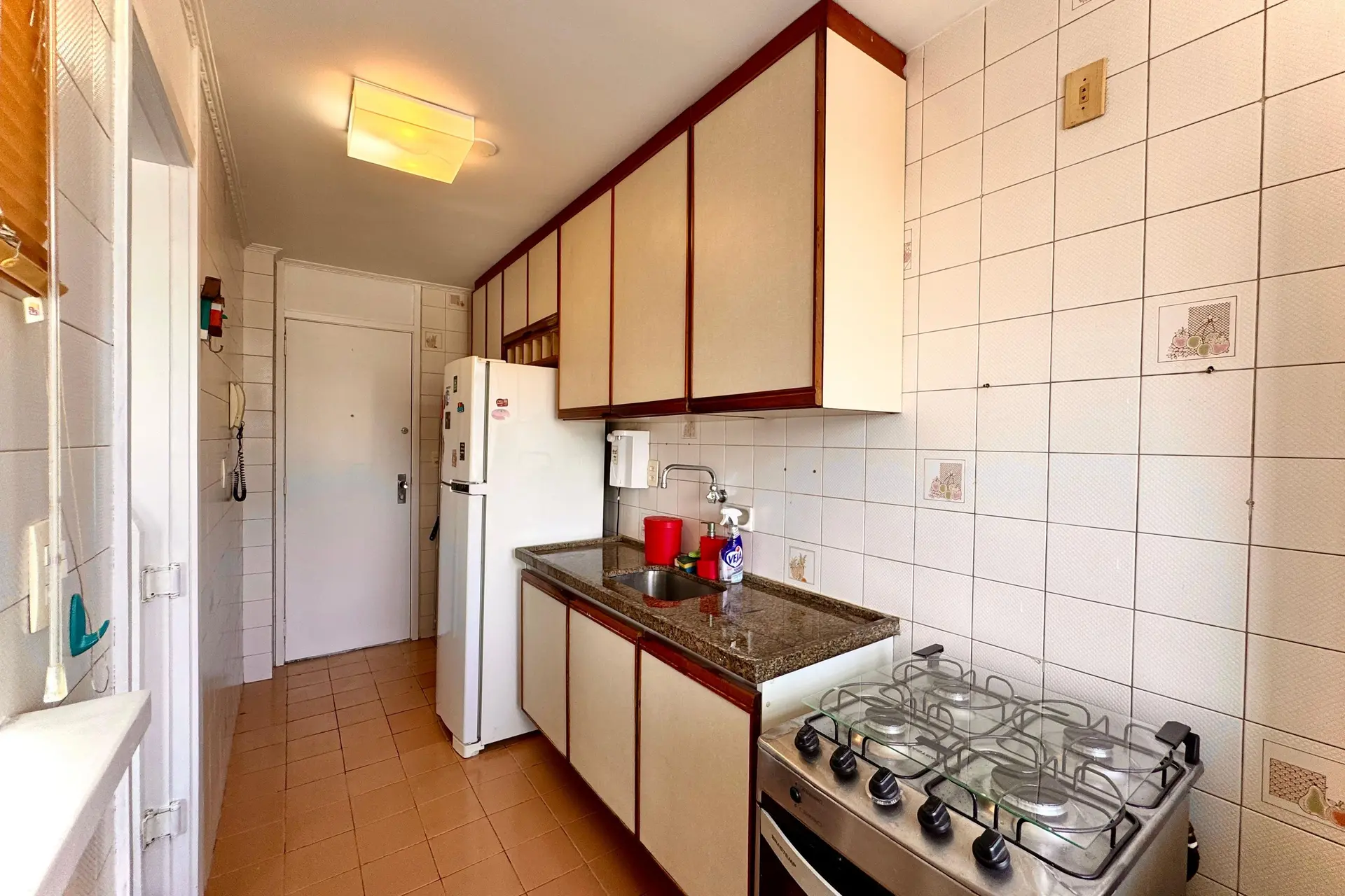 2-bedroom apartment in a building with a gym — photo 2