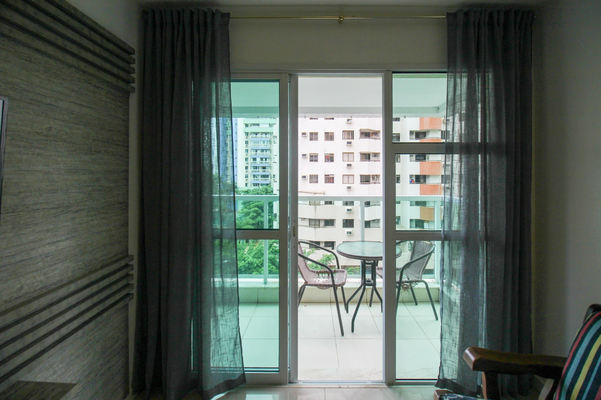 Apartamento mobiliado com 2 quartos e varanda envidraçada — photo 6
