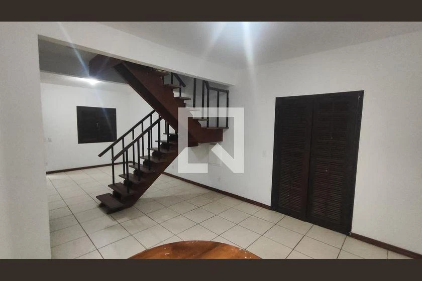 House with 3 bedrooms, 4 bathrooms and 360 m² — photo 4