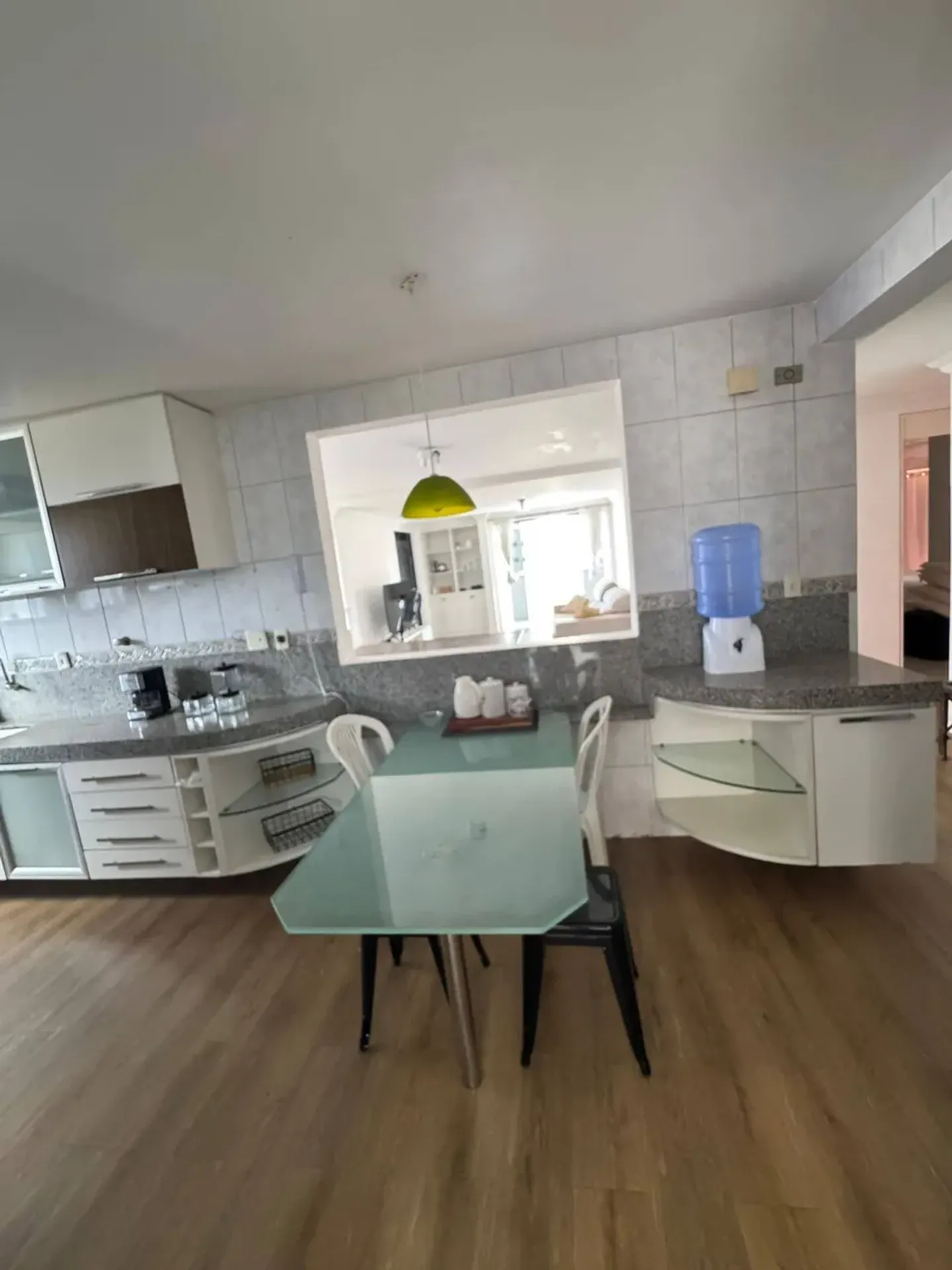 4-bedroom apartment in a building with a pool — photo 27