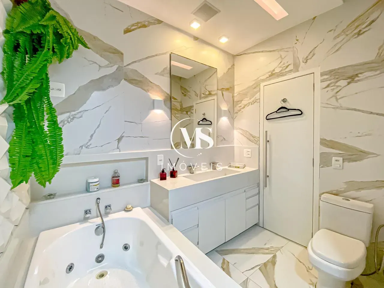 Ванна та 3 спальні: квартира 250 м² — photo 35