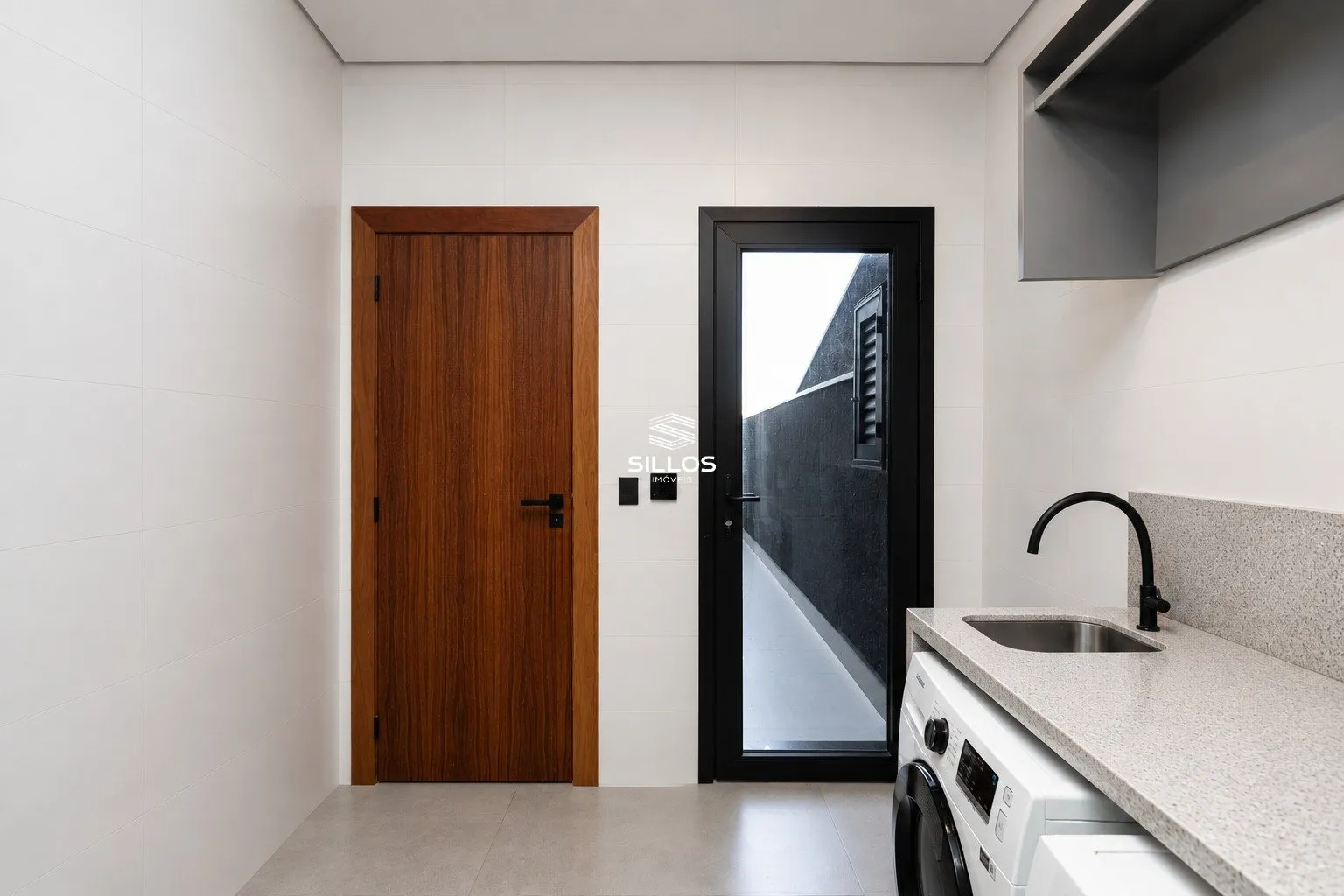 Condominium house with 5 bedrooms and 4 en-suites with balcony — photo 20