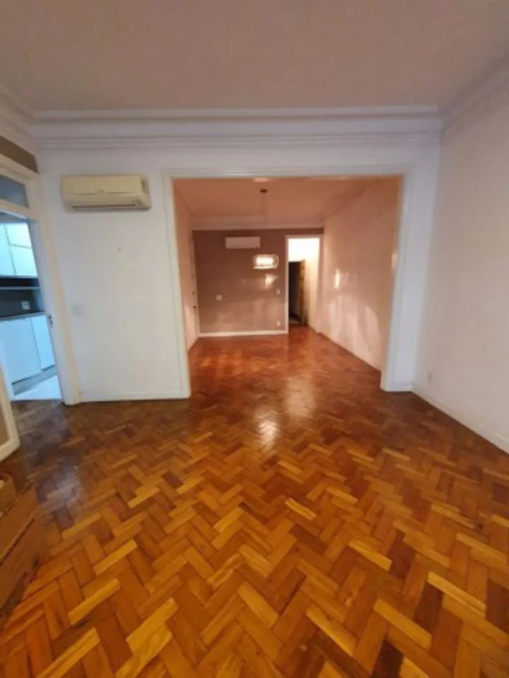 Walk-in closet in a 3-bedroom apartment, 148 m² — photo 5