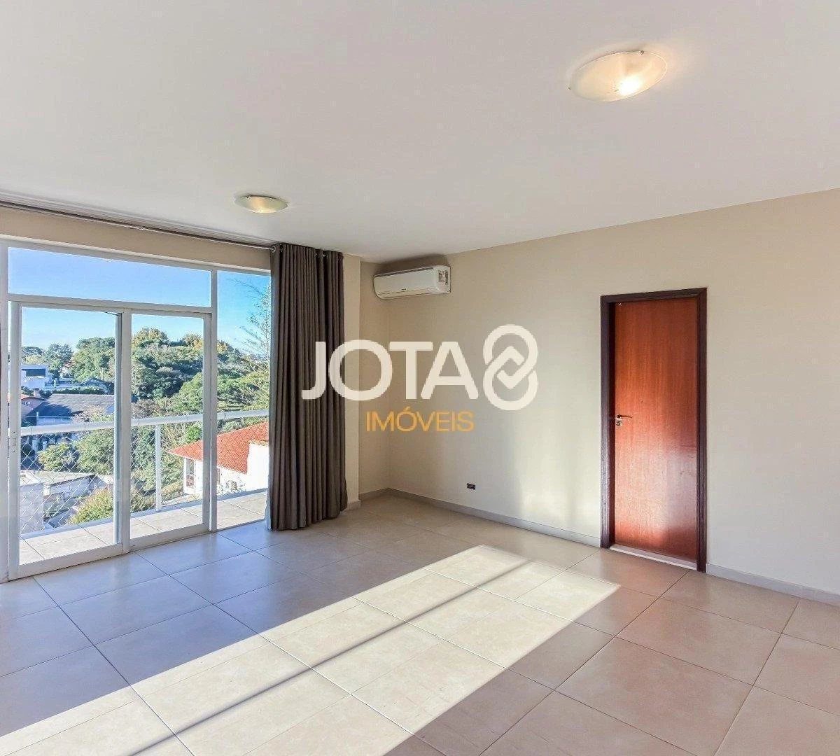 Spacious house with 3 en-suite bedrooms and 526 m² — photo 12