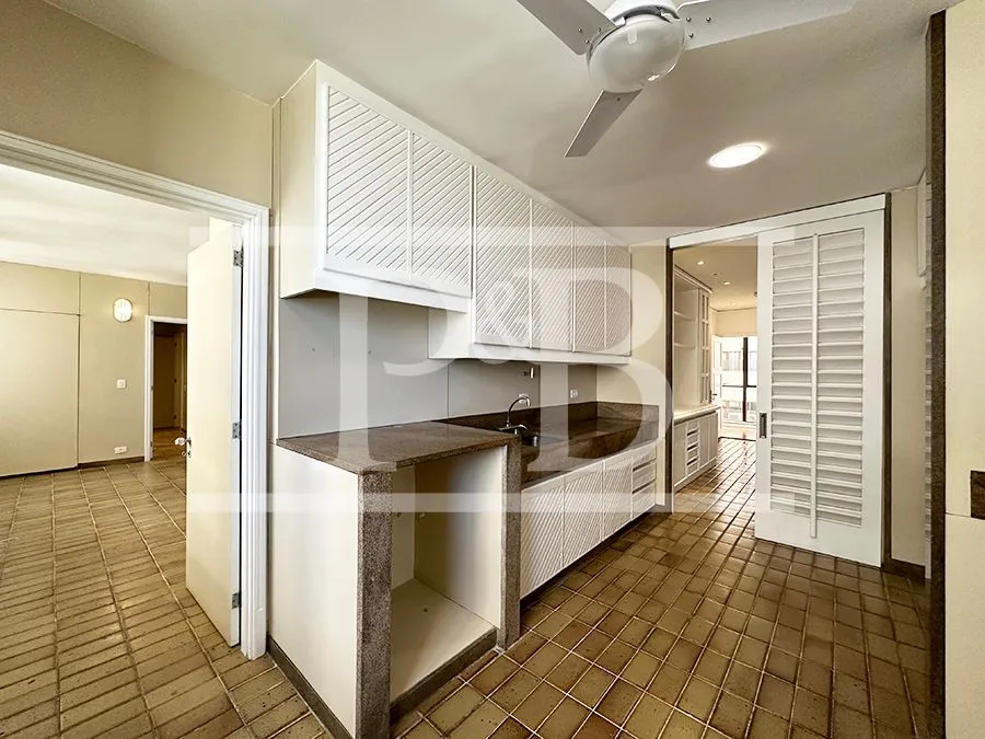 Квартира з 4 спальнями та балконом 410 м² — photo 37