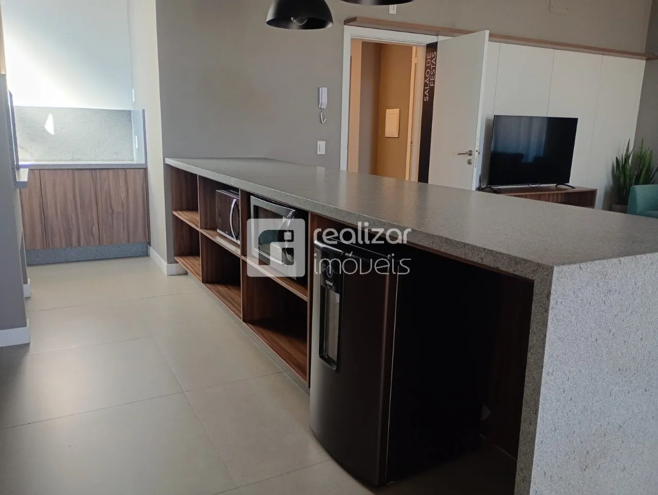 Furnished 1-bedroom apartment with open-plan kitchen — photo 8