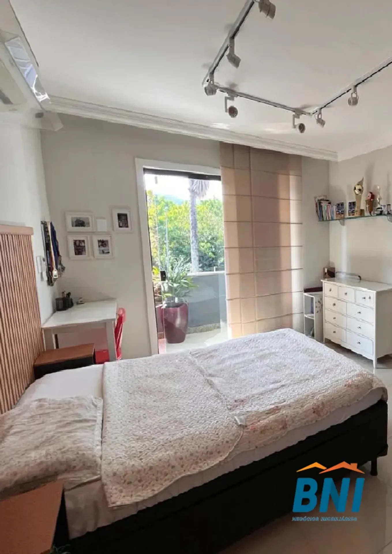 Garden in a 4-bedroom house, 320 m² — photo 28