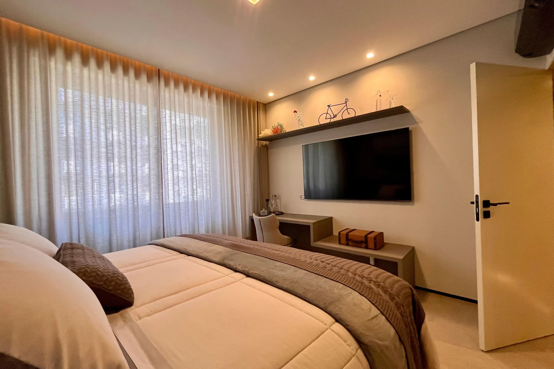 Квартира 150 м² з панорамними вікнами та гардеробною — photo 10