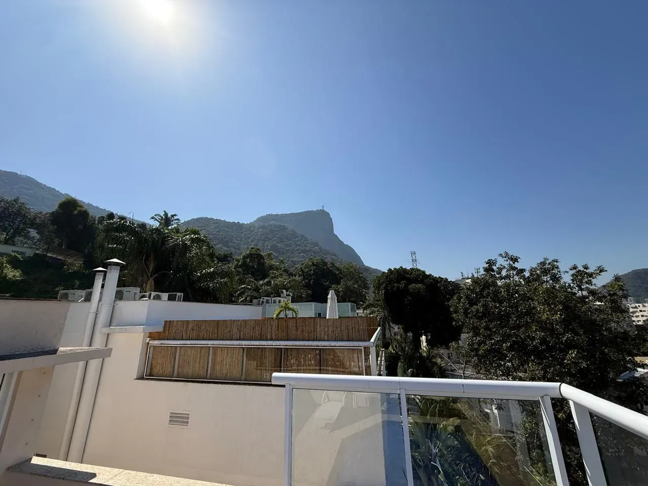 Furnished 470 m² house with 4 en-suite bedrooms and pool — photo 49
